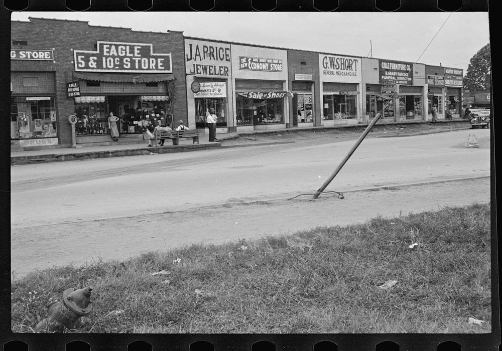 Main street, Marked Tree, Arkansas. Sourced from the Library of Congress.