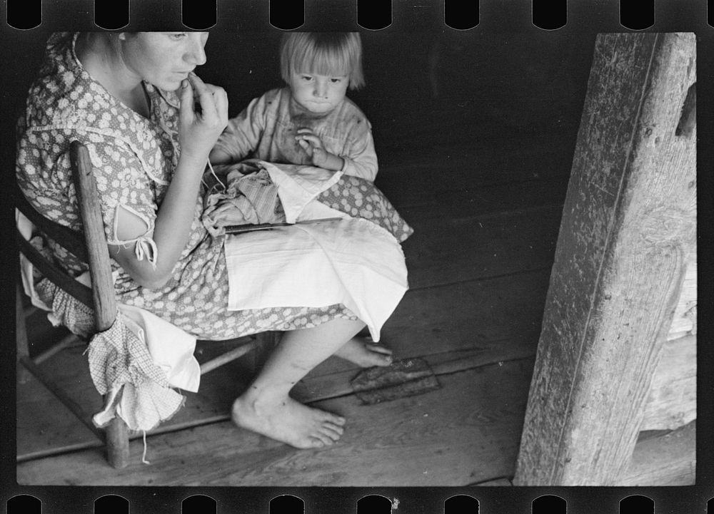 [Untitled photo, possibly related to: Ozark children, Arkansas]. Sourced from the Library of Congress.