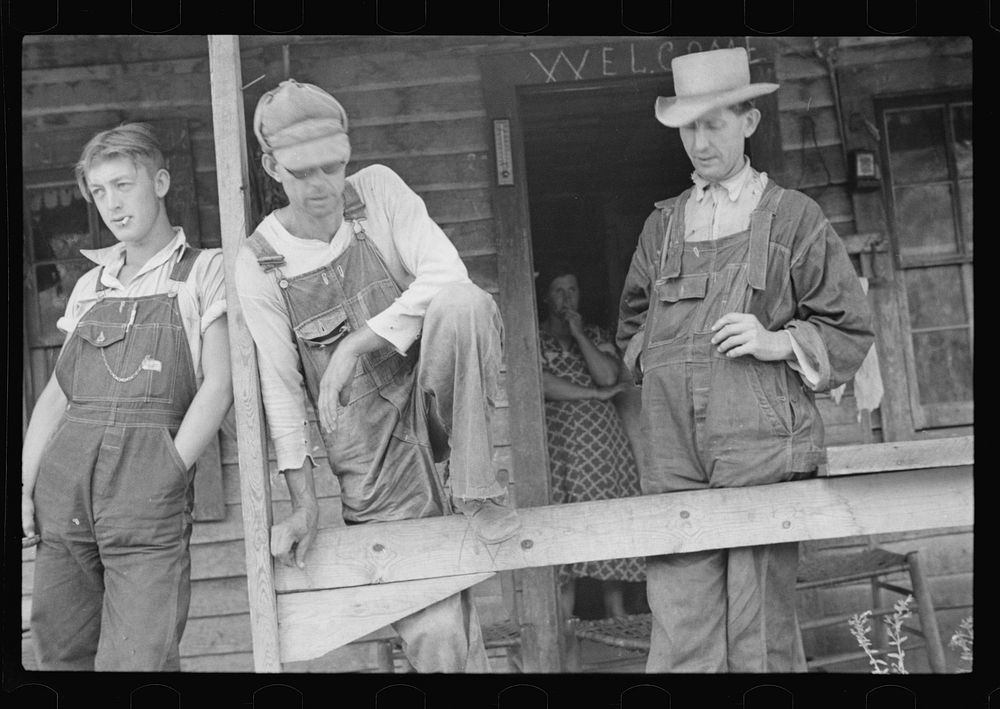[Untitled photo, possibly related to: Ozark mountaineer, Arkansas]. Sourced from the Library of Congress.