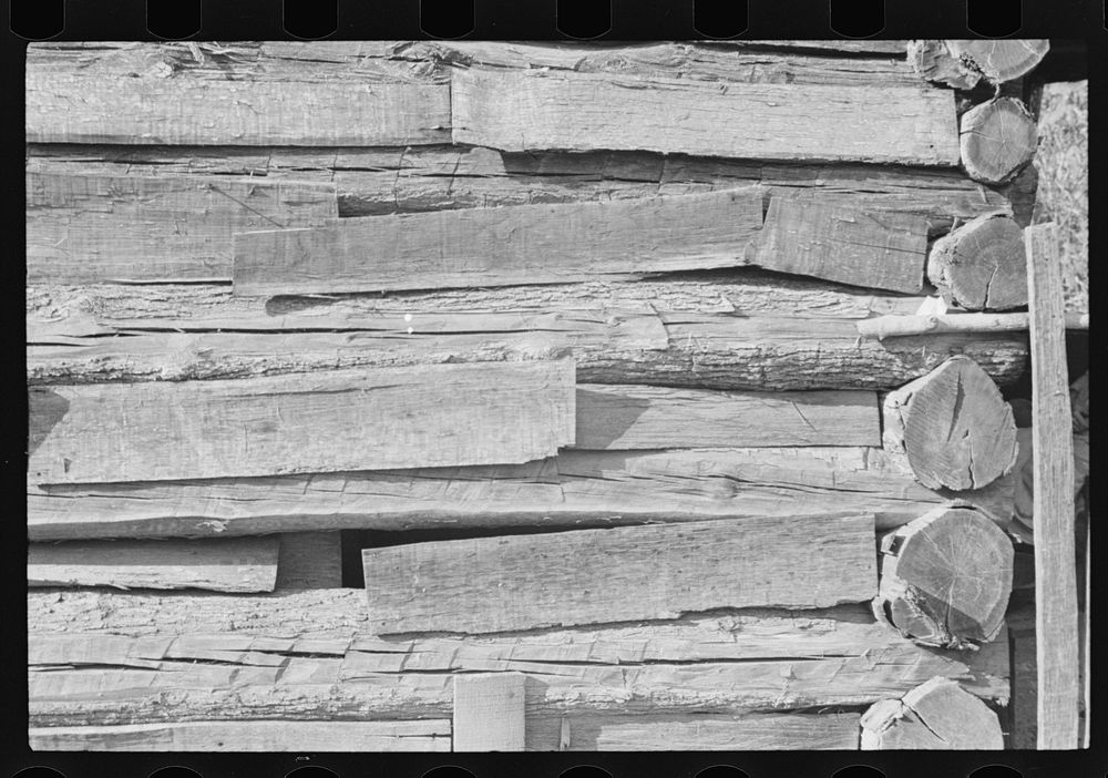 Outer wall detail, home of destitute mountaineer, Ozark Mountains, Arkansas. Sourced from the Library of Congress.