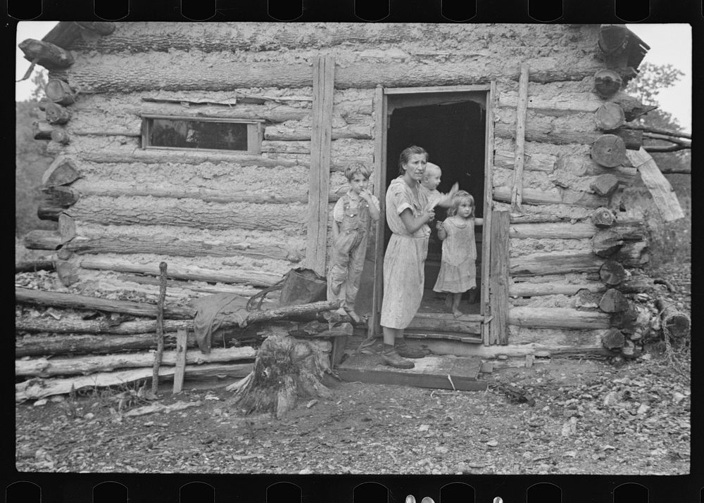 Destitute Ozark family, Arkansas. Sourced from the Library of Congress.