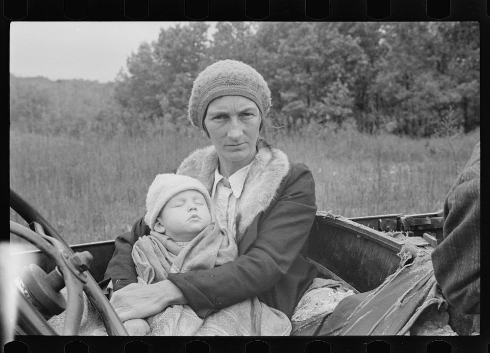 Wife and child of destitute Ozark Mountains family, Arkansas. Sourced from the Library of Congress.