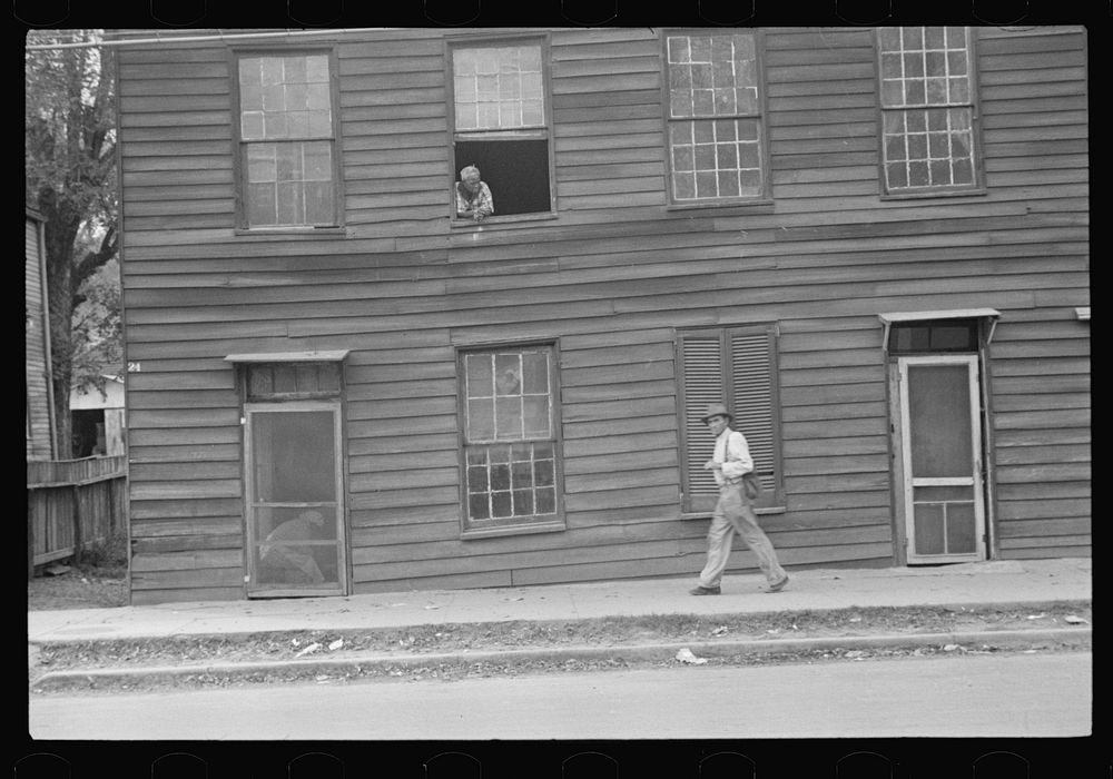 Scene in Natchez, Mississippi. Sourced from the Library of Congress.
