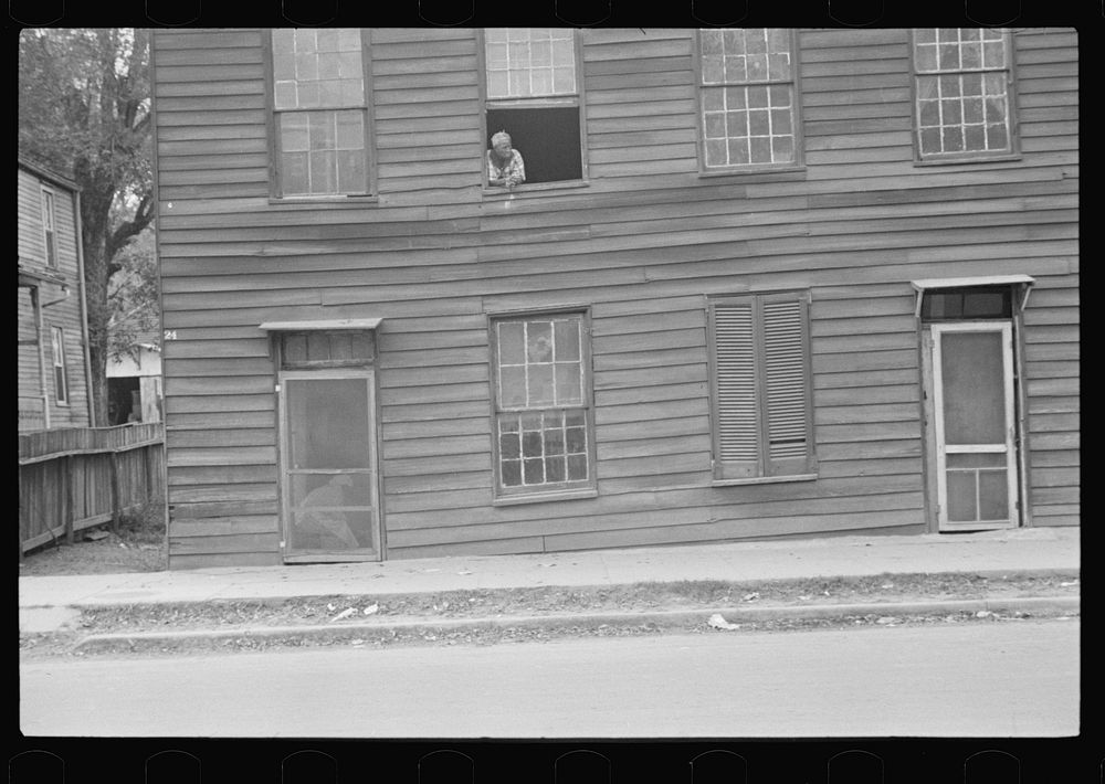 [Untitled photo, possibly related to: Scene in Natchez, Mississippi]. Sourced from the Library of Congress.