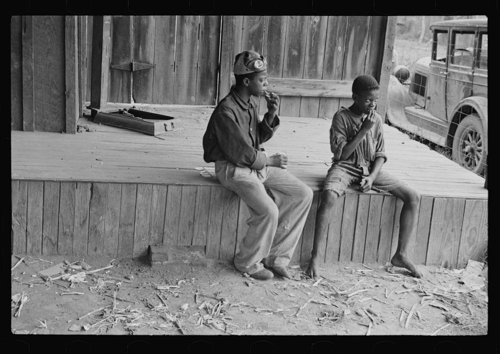 Homeless children, Natchez, Mississippi. Sourced from the Library of Congress.