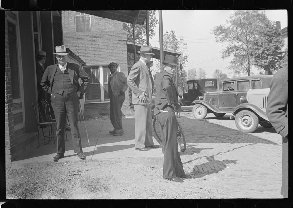 [Untitled photo, possibly related to: Bank in Smithland, Kentucky]. Sourced from the Library of Congress.
