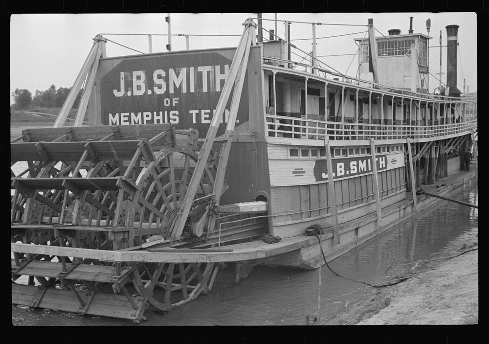 Old river boat docked at Memphis, Tennessee. Sourced from the Library of Congress.
