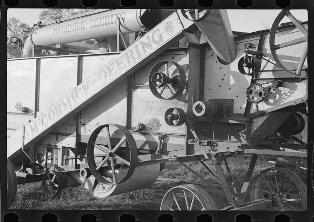 Threshing machine on Case plantation, Pulaski County, Arkansas. Sourced from the Library of Congress.