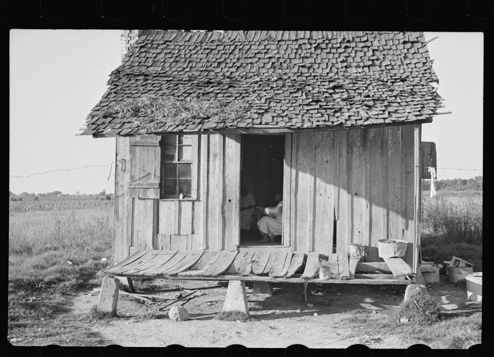 Home of tenant farmer, Arkansas. Sourced from the Library of Congress.