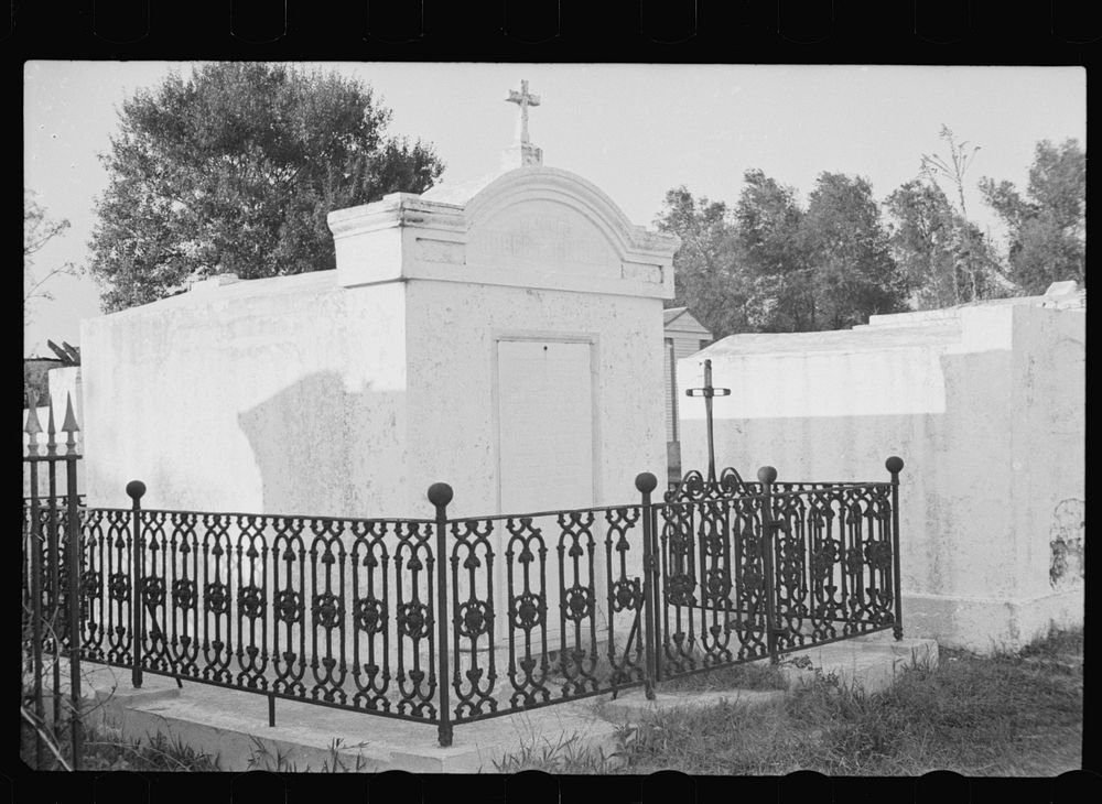 Cemetery at Pointe a la Hache, Louisiana. Sourced from the Library of Congress.
