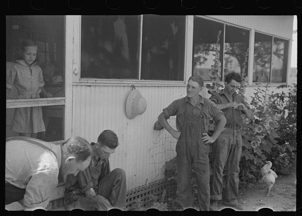 Waiting for dinner during wheat harvest, central Ohio. Sourced from the Library of Congress.