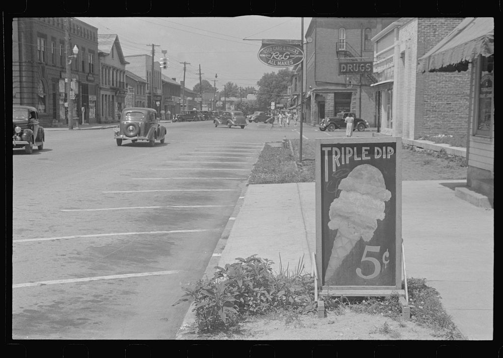 Main street, Plain City, Ohio. Sourced from the Library of Congress.