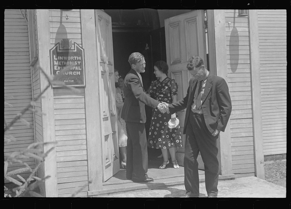 [Untitled photo, possibly related to: Leaving church, Linworth, Ohio]. Sourced from the Library of Congress.