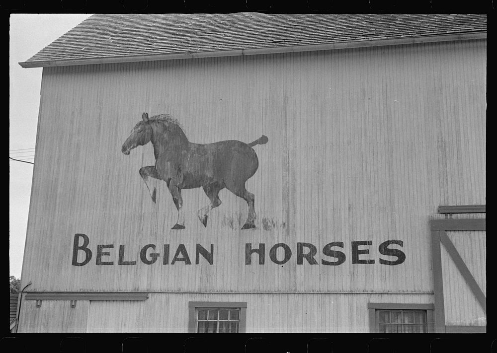 Barn advertising in central Ohio, on Route 40 (see general caption). Sourced from the Library of Congress.