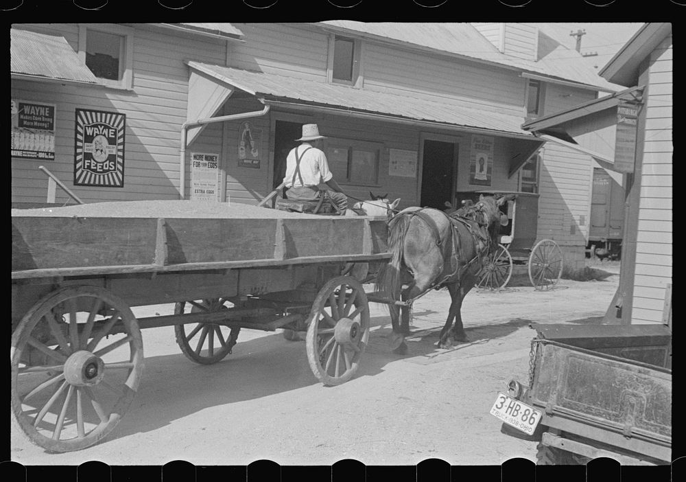 Wagon in town, Plain City, Ohio. Sourced from the Library of Congress.