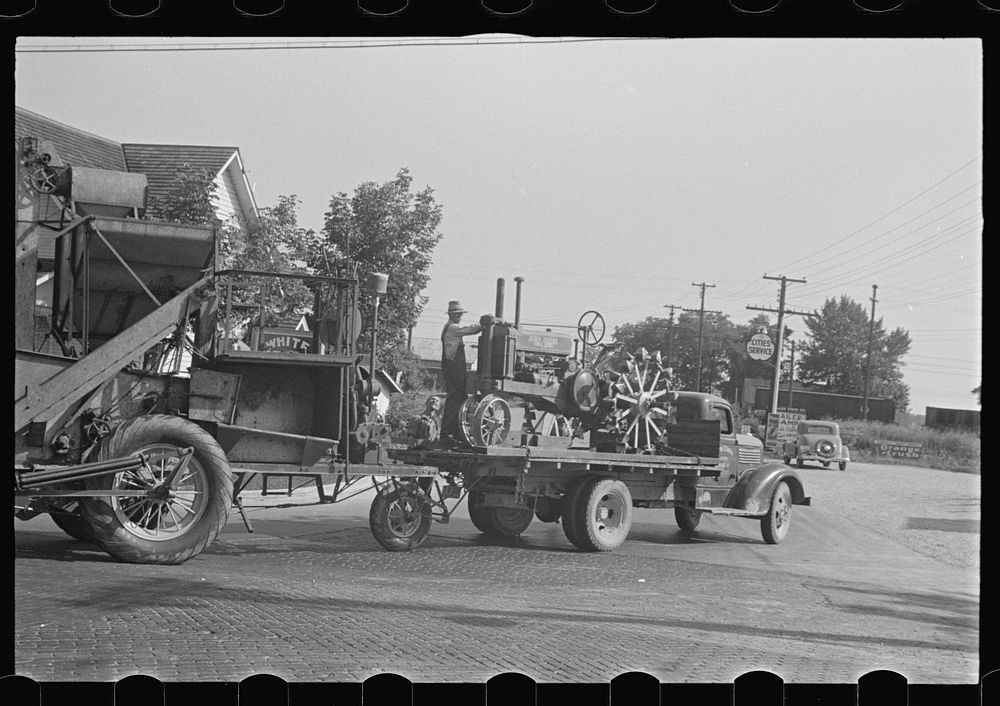 Moving combine and tractor, central Ohio (see general caption). Sourced from the Library of Congress.