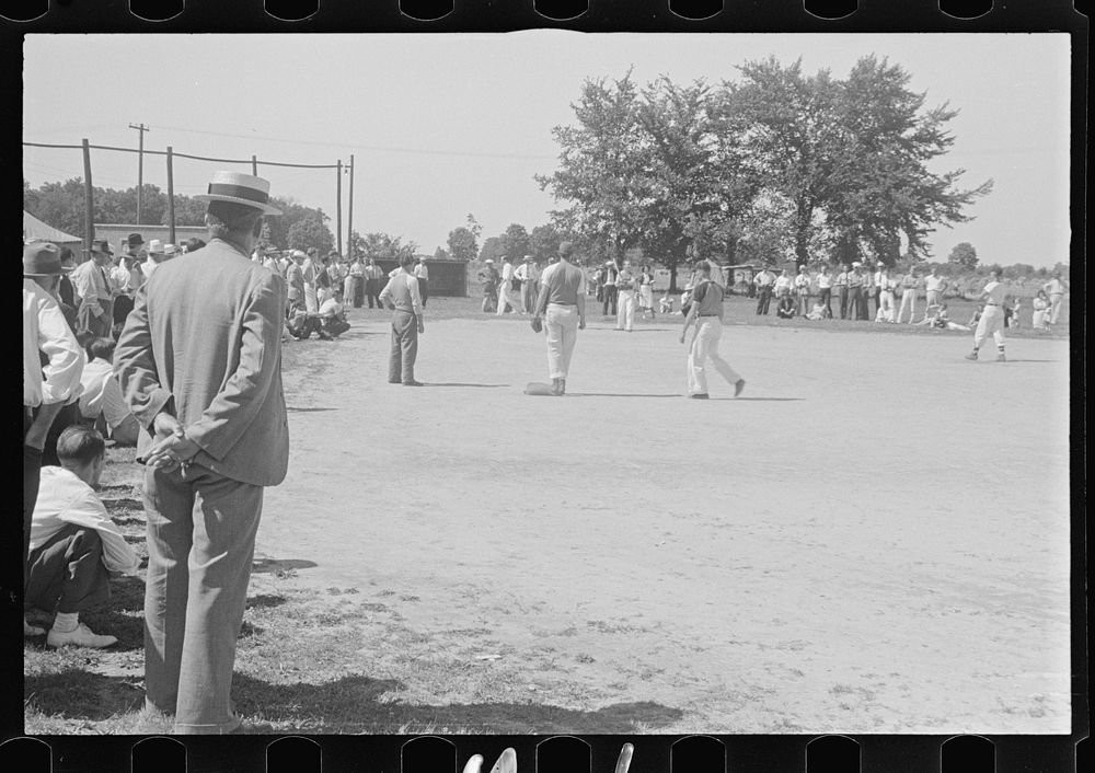 [Untitled photo, possibly related to: Watching a baseball game, central Ohio]. Sourced from the Library of Congress.