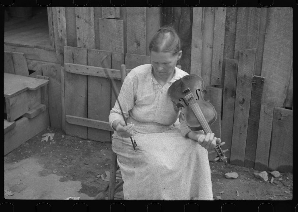 Mrs. Mary McLean, Skyline Farms, Alabama. Sourced from the Library of Congress.