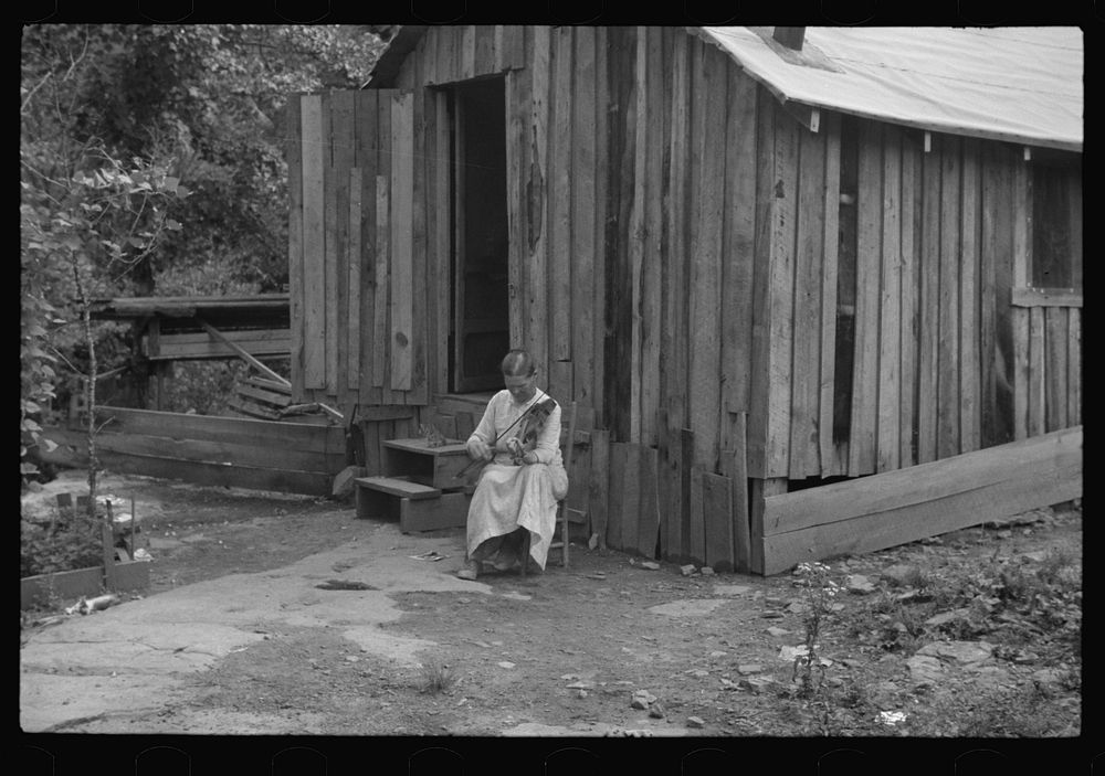Mrs. Mary McLean, Skyline Farms, Alabama. Sourced from the Library of Congress.