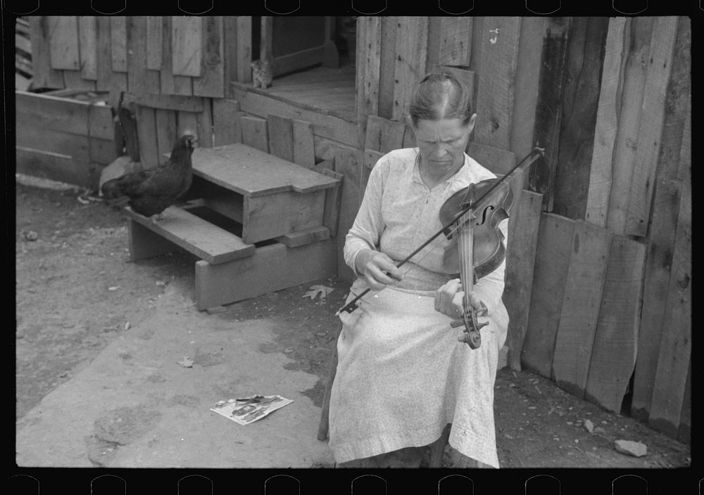 [Untitled photo, possibly related to: Mrs. Mary McLean, Skyline Farms, Alabama]. Sourced from the Library of Congress.