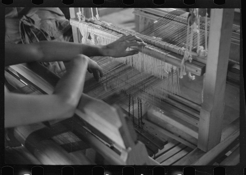 Weaving at Red House, West Virginia. Sourced from the Library of Congress.