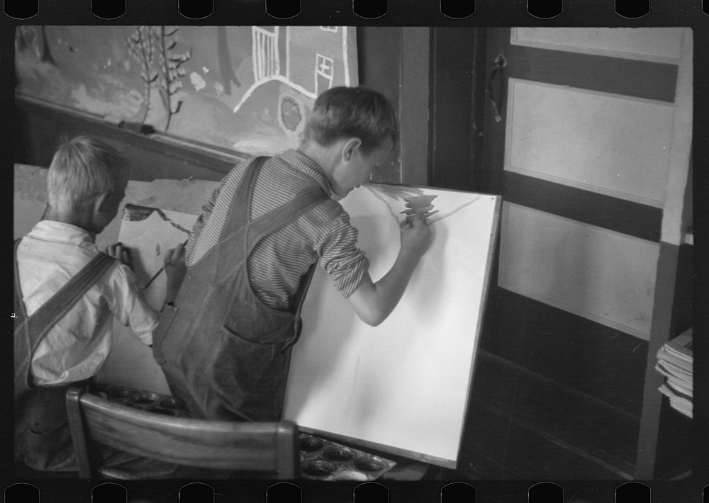 Painting class in school, Westmoreland Homesteads, Pennsylvania. Sourced from the Library of Congress.