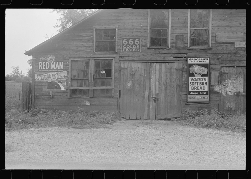 Barn advertising, Route 40, central Ohio. Sourced from the Library of Congress.