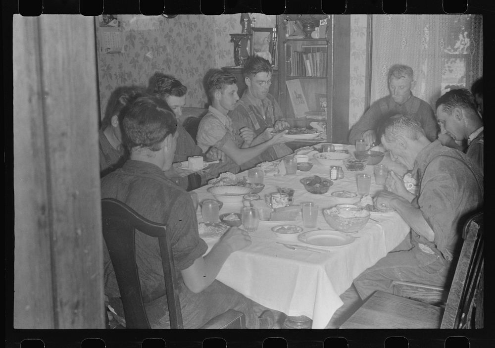 Dinner time during wheat harvest, central Ohio. Sourced from the Library of Congress.