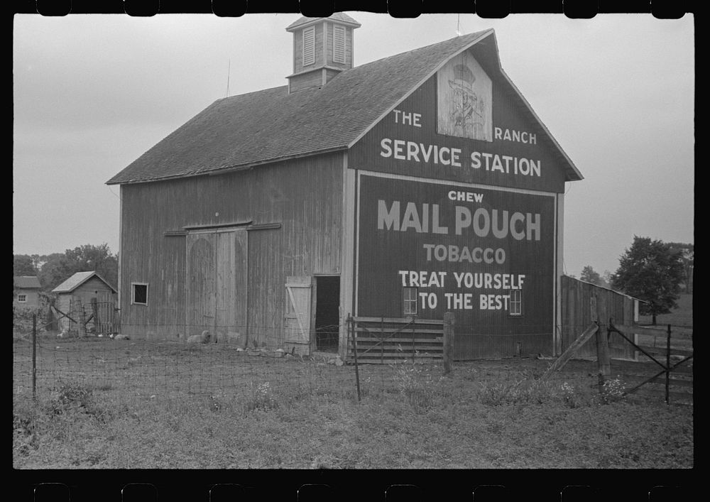 Barn advertising, central Ohio (see general caption). Sourced from the Library of Congress.