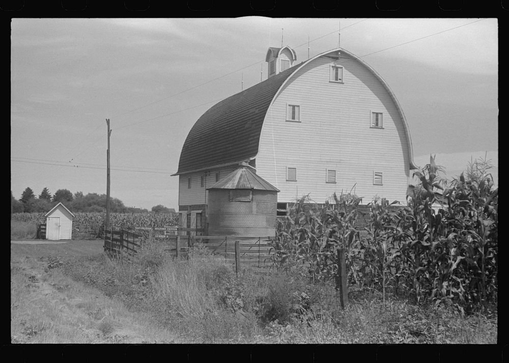 Barn in central Ohio (see general caption). Sourced from the Library of Congress.