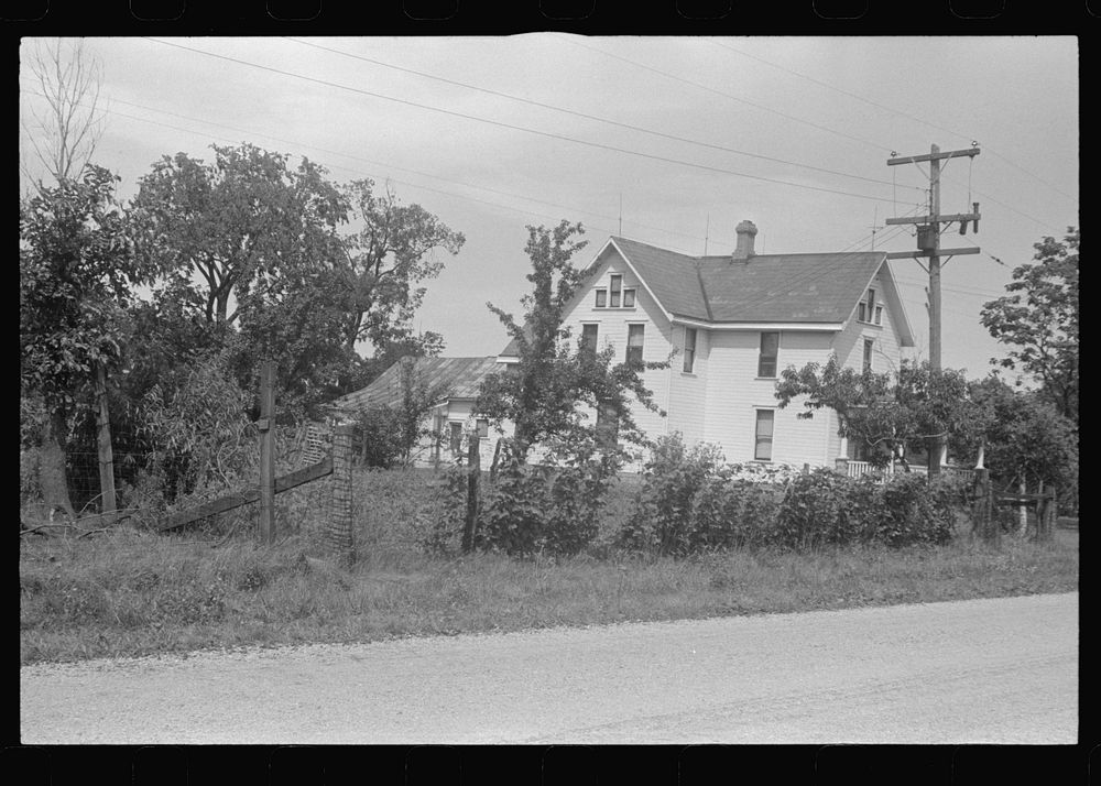 Home in central Ohio (see general caption). Sourced from the Library of Congress.