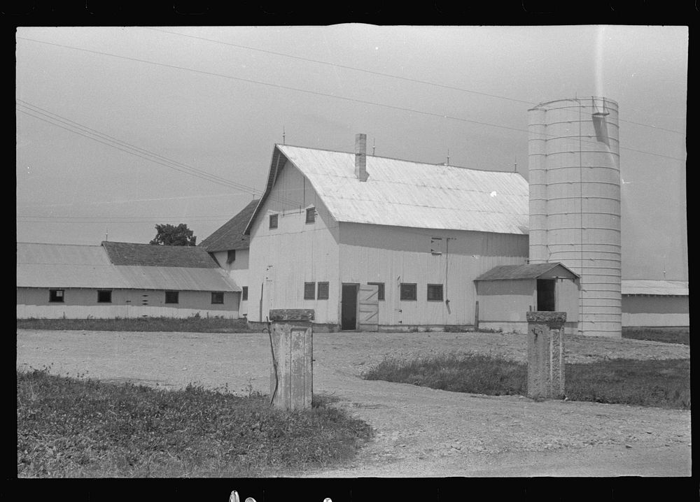 Barn and silo in central Ohio, Woodstock, Ohio (see general caption). Sourced from the Library of Congress.