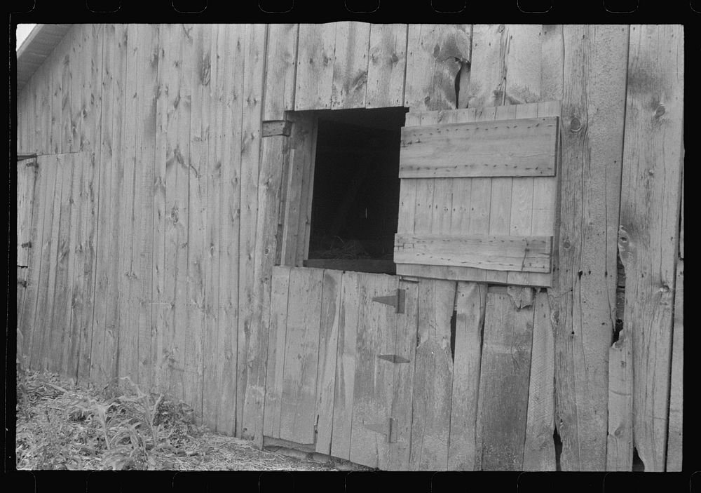Barn door, central Ohio (see general caption). Sourced from the Library of Congress.
