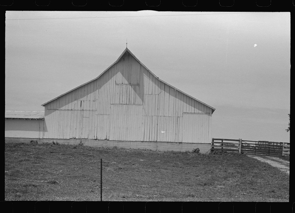 Barn in central Ohio (see general caption). Sourced from the Library of Congress.
