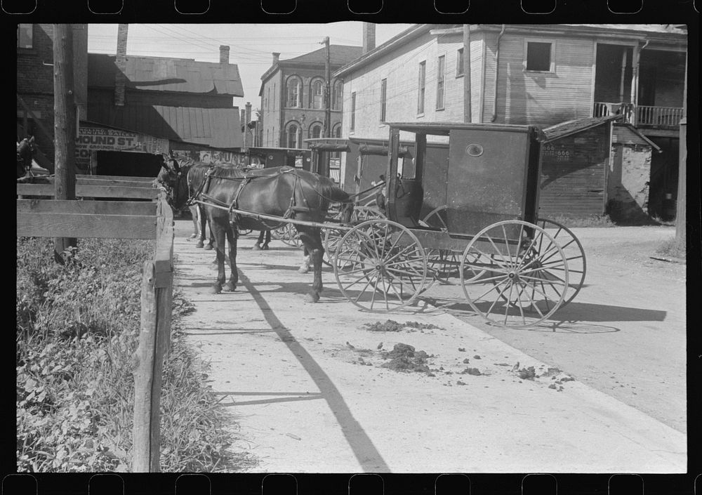 Amish horse-drawn wagons in Plain City, Ohio. Sourced from the Library of Congress.