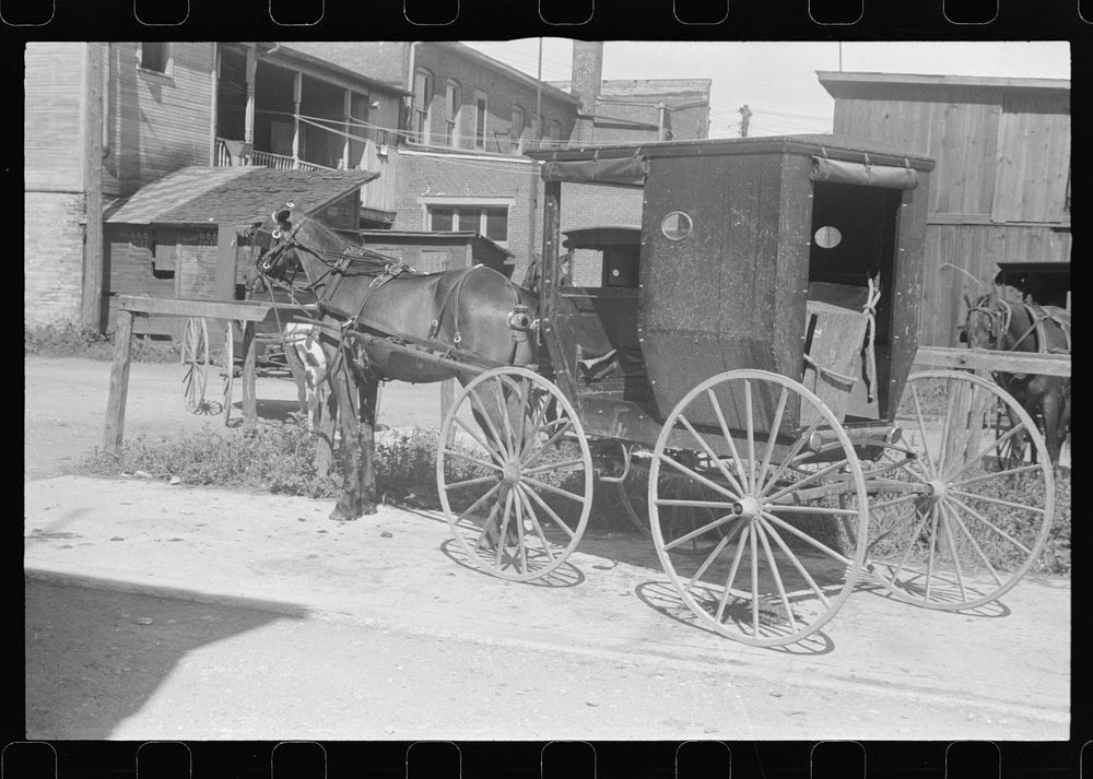 Amish horse-drawn wagon, Plain City, Ohio. Sourced from the Library of Congress.