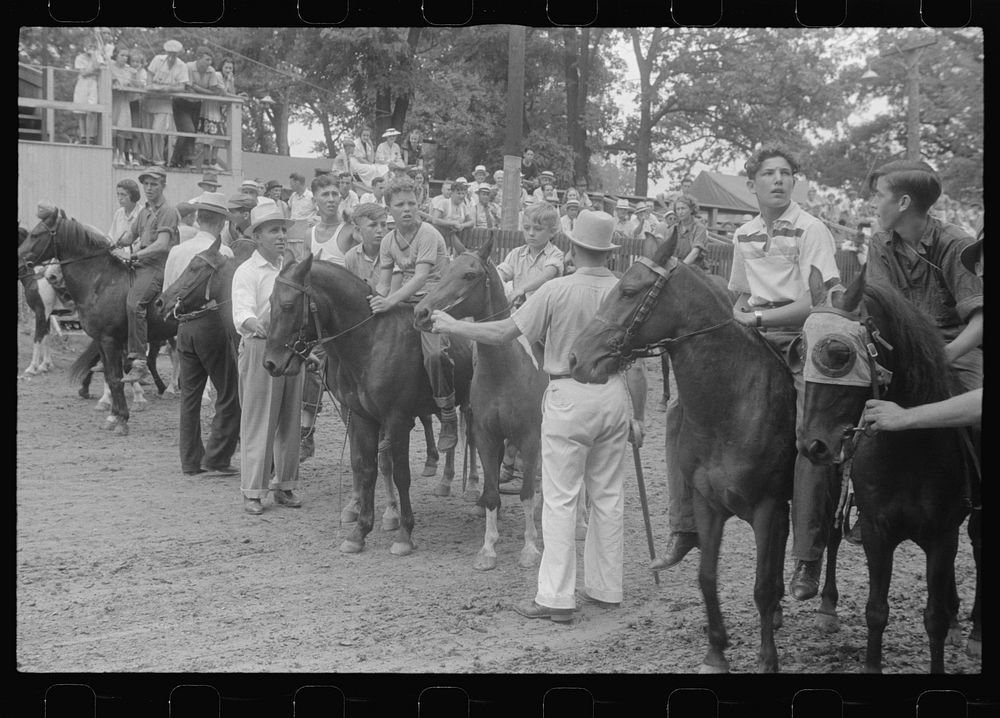 Lineup for pony race at county fair, central Ohio. Sourced from the Library of Congress.