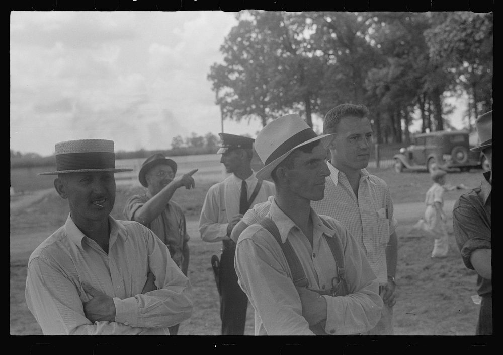 [Untitled photo, possibly related to: Spectators at county fair, central Ohio]. Sourced from the Library of Congress.