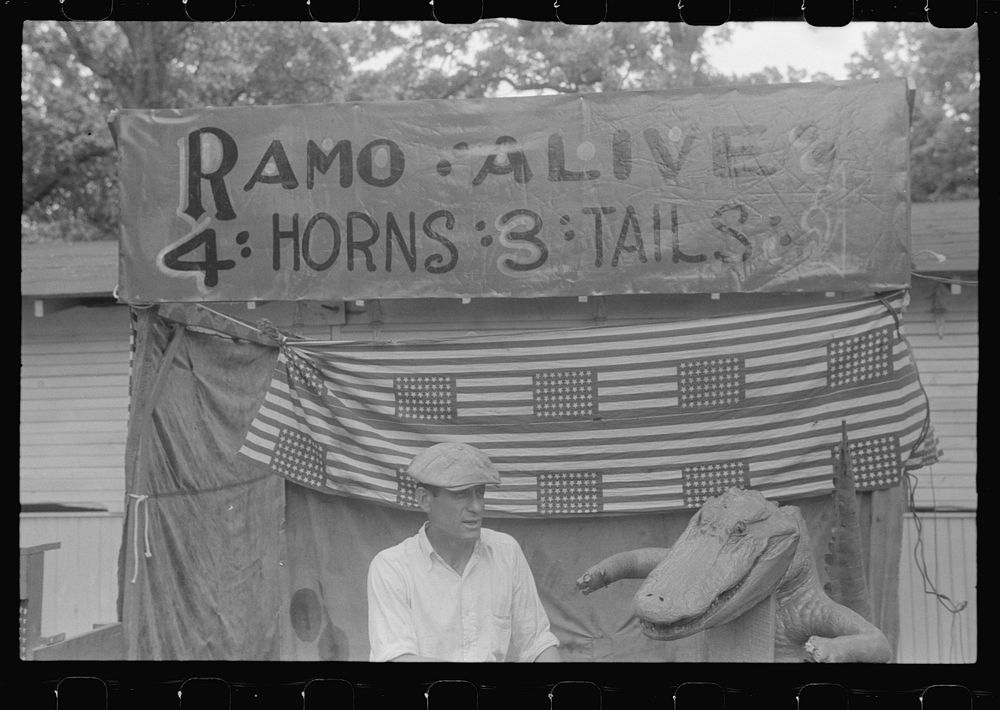 [Untitled photo, possibly related to: Sideshow attraction, county fair, central Ohio]. Sourced from the Library of Congress.