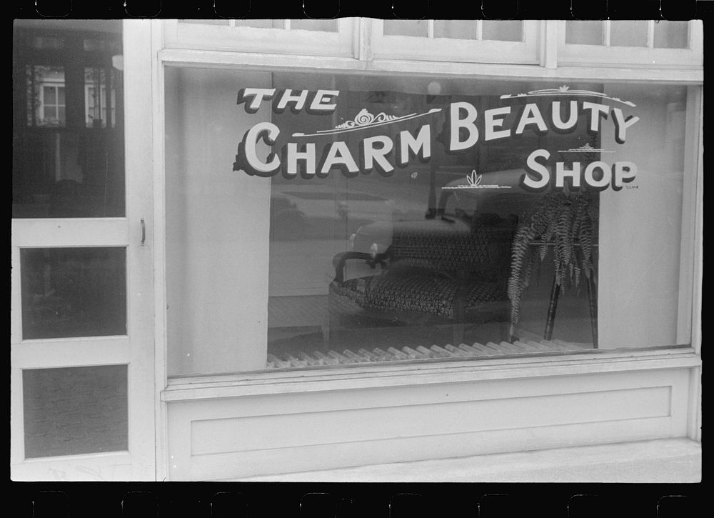 Beauty shop in Worthington, Ohio. Sourced from the Library of Congress.