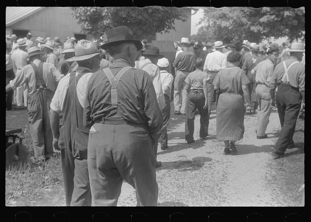 Spectators at public auction, central Ohio. Sourced from the Library of Congress.