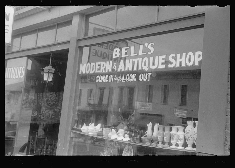 Antique shop, Springfield, Ohio. Sourced from the Library of Congress.