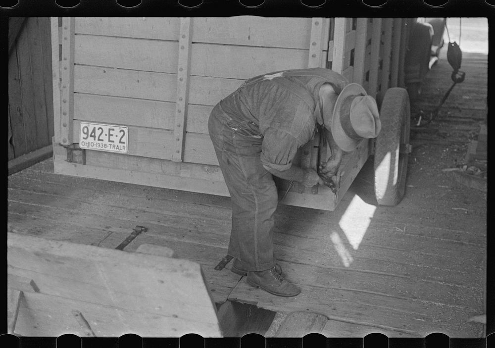 Truck repair, Plain City, Ohio. Sourced from the Library of Congress.