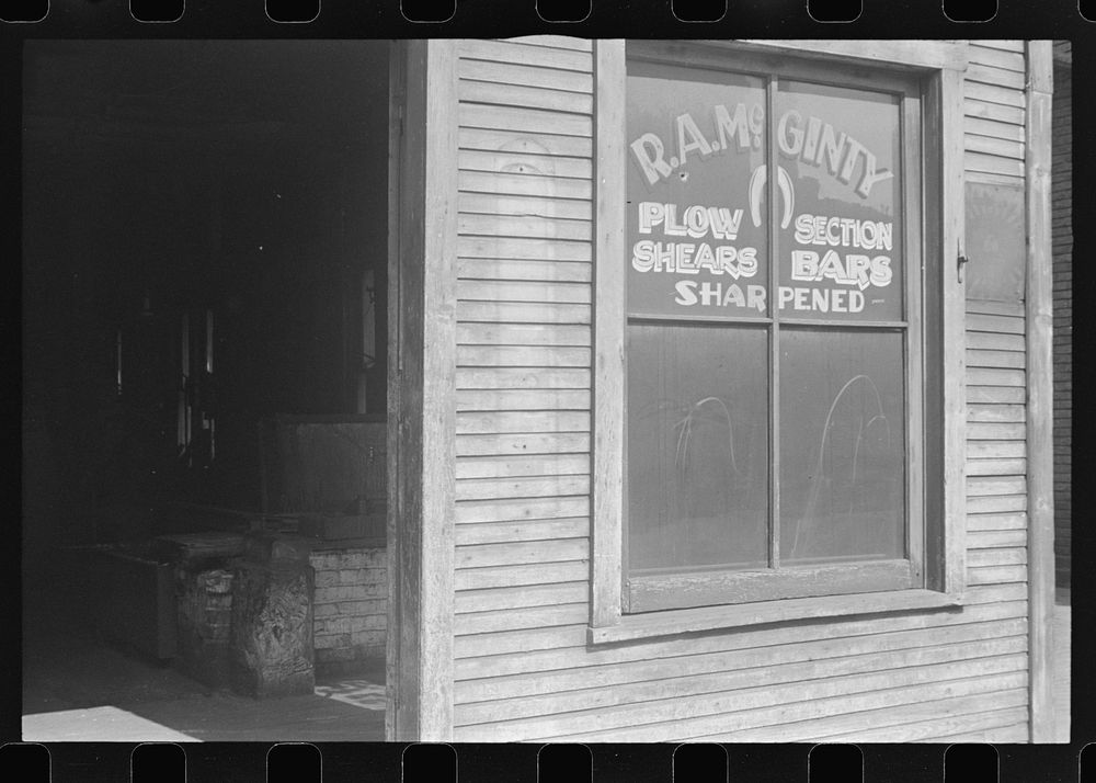 Blacksmith shop, London, Ohio (see general caption). Sourced from the Library of Congress.
