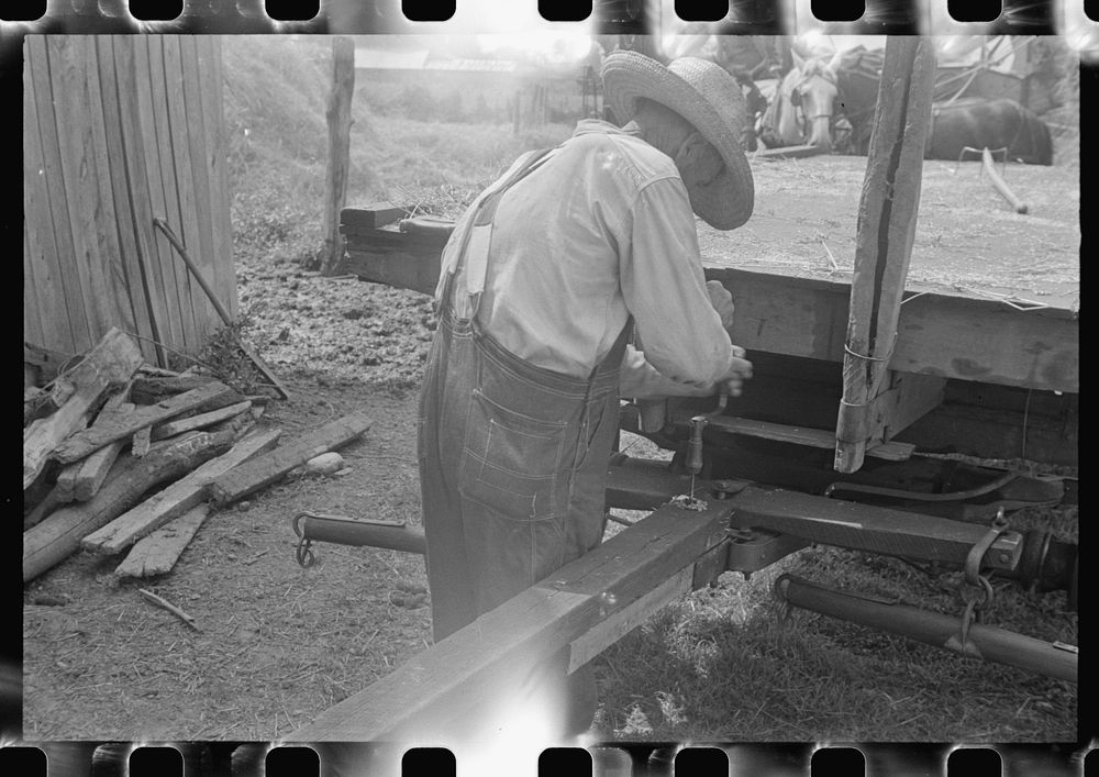 Farmer repairing wagon, central Ohio. Sourced from the Library of Congress.