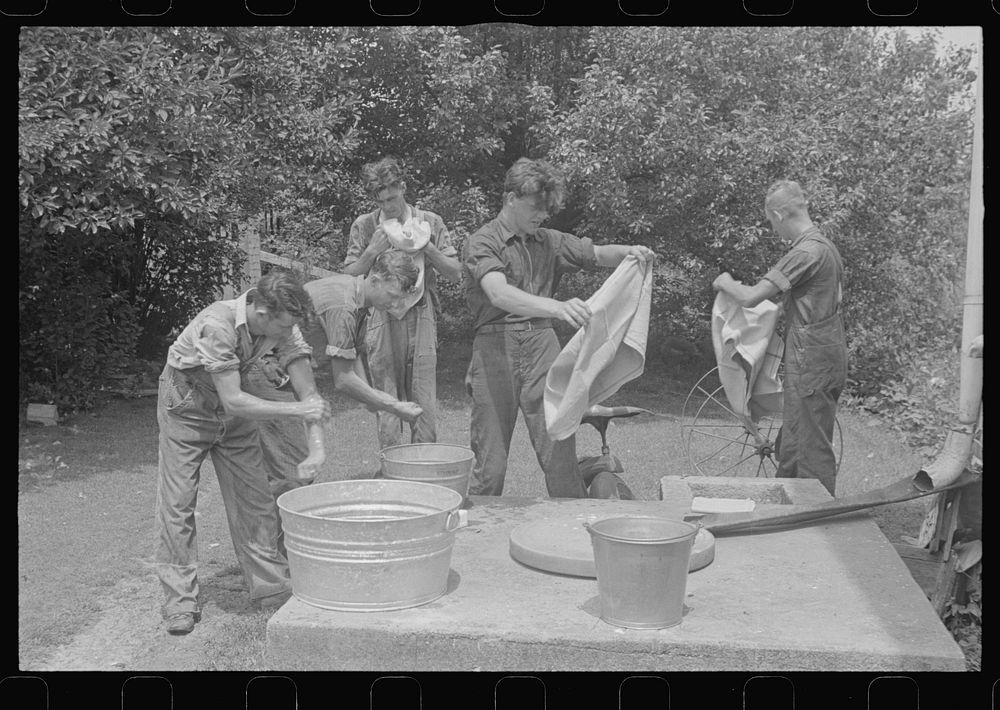 Washing up before dinner during wheat harvest, Central Ohio. Sourced from the Library of Congress.