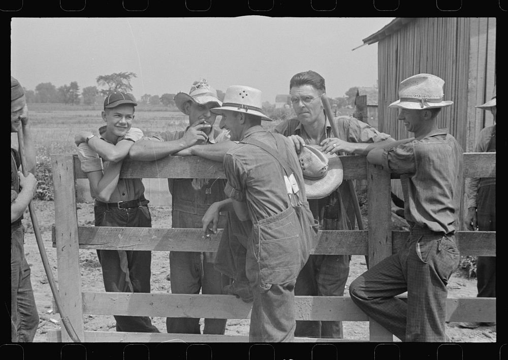 Members of threshing crew, central Ohio. Sourced from the Library of Congress.