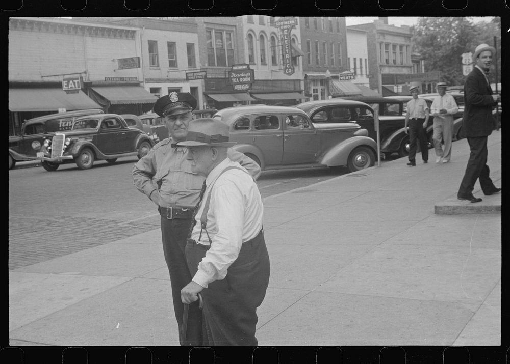 [Untitled photo, possibly related to: Street scene, Circleville, Ohio (see general caption)]. Sourced from the Library of…
