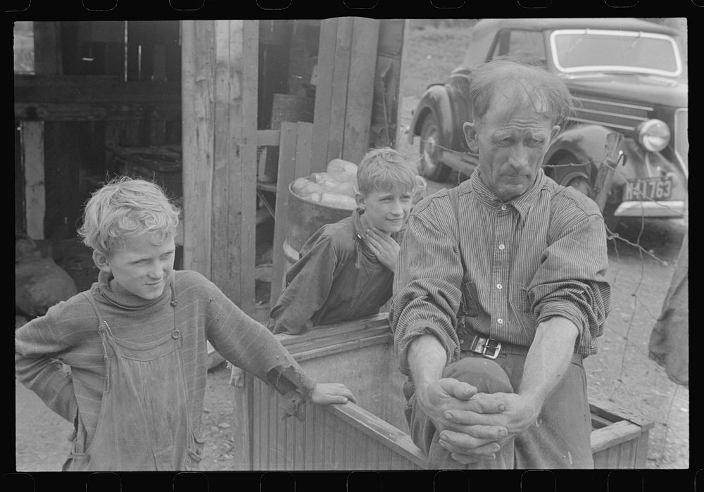 Ex-farmer and children, now on W.P.A. (Work Projects Administration), central Ohio. Sourced from the Library of Congress.