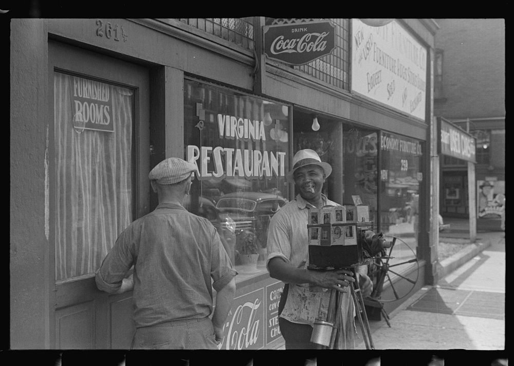 Itinerant photographer in Columbus, Ohio. Sourced from the Library of Congress.